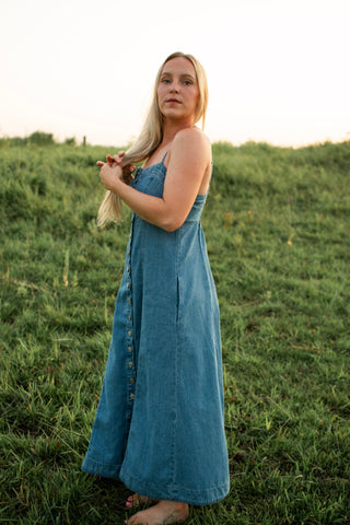 Flowy Dresses & Outfits for Women | Wild Features Collective Flowy Dresses & Outfits for Women | Wild Features Collective