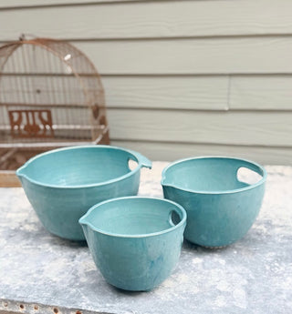 Scalloped Stoneware Nesting Mixing Bowl Set with Hand Grip Handles